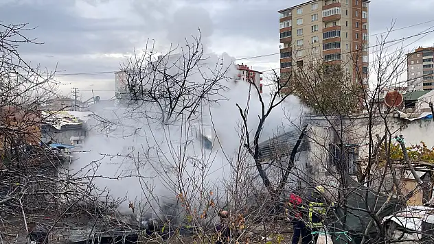 Kayseri'deki müstakil ev alev alev yandı