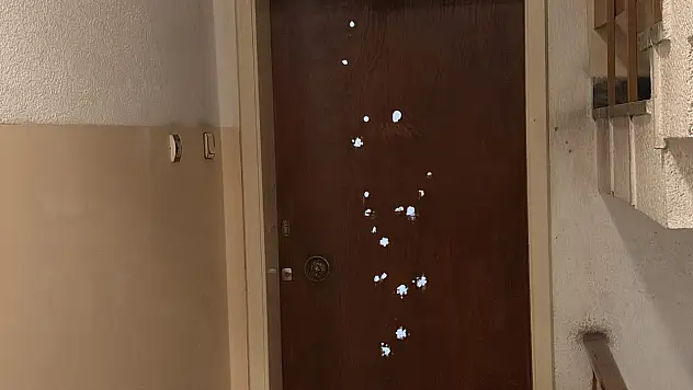 Kayseri'deki vakfın bulunduğu apartmanın kapısına kurşun yağdırdılar!