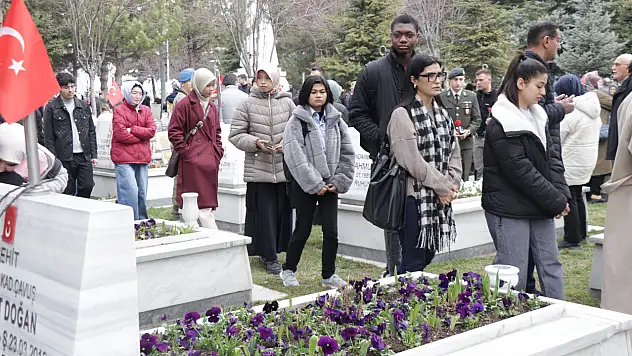 Kayseri'deki yabancı uyruklu öğrencilerden örnek hareket!