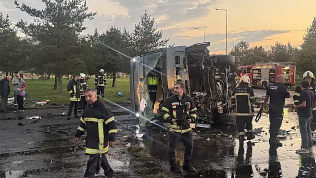 Kayseri'deki yolcu otobüsü ile tırın çarpıştığı kazada yakıt detayı