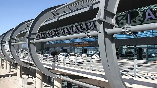 2 buçuk milyon kişi Kayseri'den uçarak geçti
