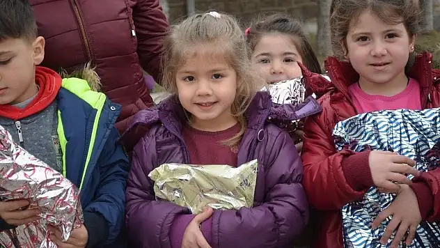 Kayseri'den Ağrı'daki kardeş ilkokuluna hediye gönderdiler