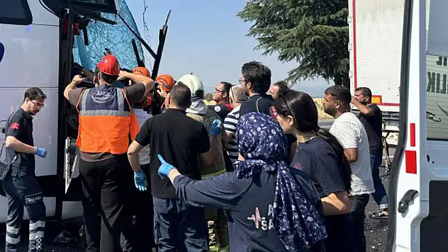 Kayseri'den giden otobüs kazaya karıştı: Muavinden acı haber!
