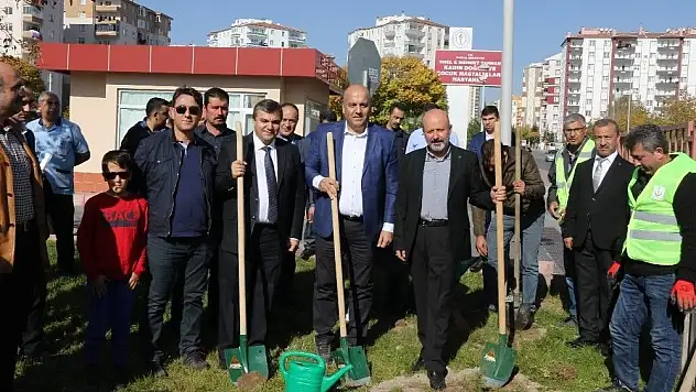 Kayseri Devlet Hastanesi tarafından 620 fidan dikildi
