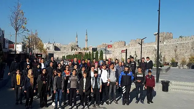 Kayseri Emniyeti Çocuklara Kültür ve Tarih Gezisi Düzenledi
