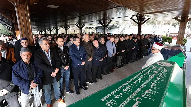 Kayseri İl Müdürü annesini son yolculuğuna uğurladı!