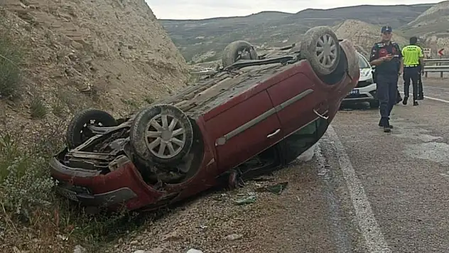 Kayseri istikametine giden otomobil takla attı: 3 yaralı