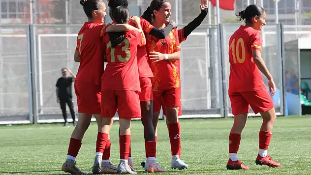 Kayseri Kadın FK 4'ledi, liderliği bırakmadı