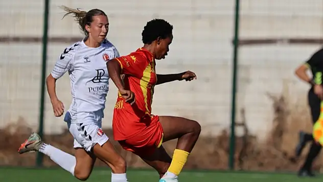 Kayseri Kadın Futbol Kulübü deplasmanda öne geçti, galibiyet kaçtı!
