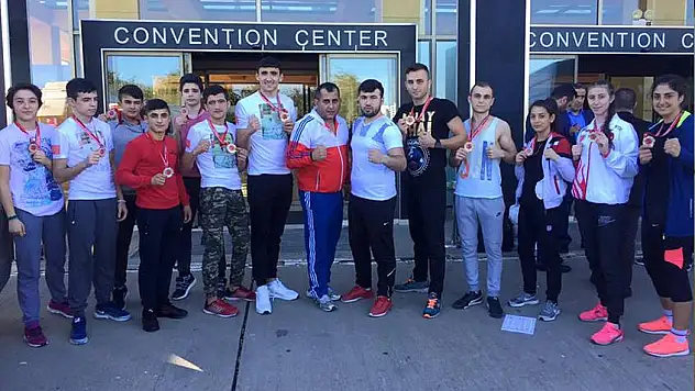 Türkiye Muaythai Şampiyonasında Madalya ve Şampiyonluğa doydular