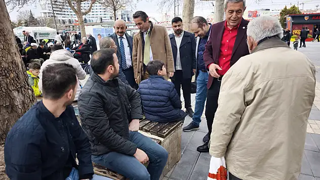 Kayseri'nin en kalabalık yerinde dert dinlediler!