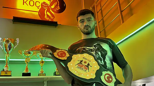 Kayseri'nin gururu Sercan Koç 5. kez altın kemerin sahibi oldu