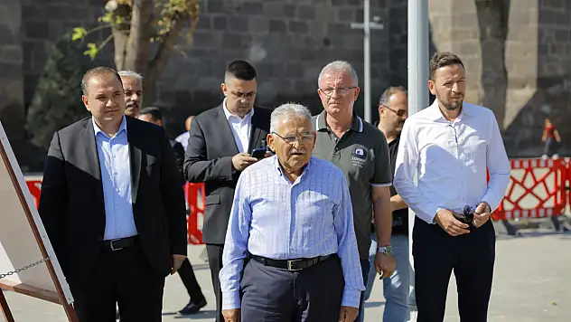 Kayseri'nin kalbinde büyük değişim: Cumhuriyet Meydanı'nda inceleme