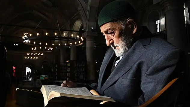 Kayseri'nin 'kitap kurdu' Halil Dede'den acı haber!