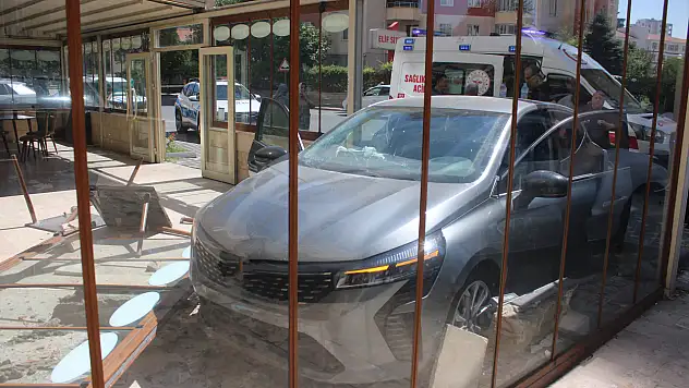 Kayseri'nin merkezinde kaza: Pide fırınına daldı!