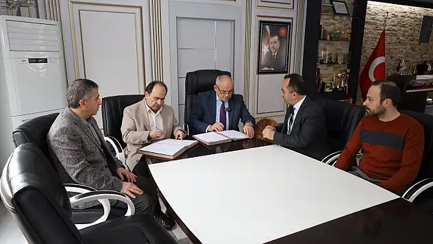 Kayseri'nin o ilçesinde çalışanları heyecanlandıran imza