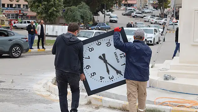 İlçe meydanında dikkat çeken değişiklik! Bakın ne yapılıyor