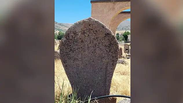 Kayseri'nin o ilçesindeki mezar taşlarıyla ilgili dikkat çeken gelişme!