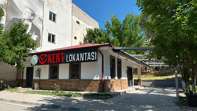 Kayseri'nin Pınarbaşı ilçesinde dayanışma sofrası: İhtiyaç sahiplerine yemek ücretsiz