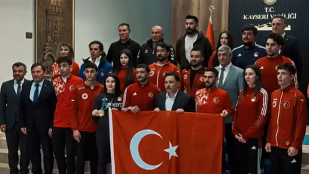 Kayseri'nin şampiyonları Valilikte buluştu