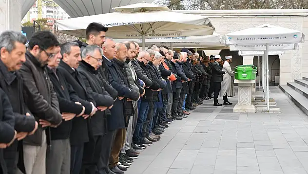 Kayseri'nin tanınmış ailesini yasa boğan haber! Kız kardeşi hayatını kaybetti
