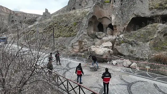 Kayseri'nin tarihi vadisinde kaya koptu!