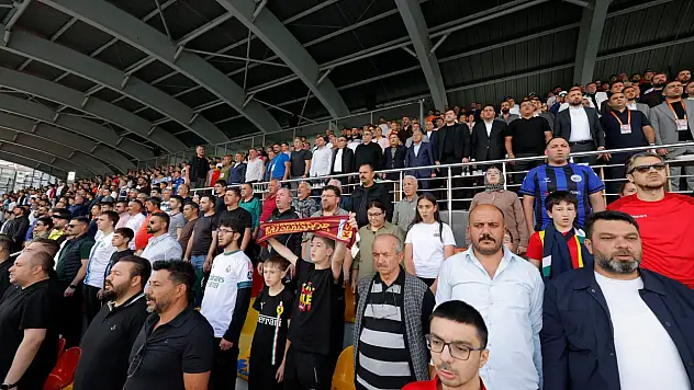 Kayseri'nin ünlü isimleri maça akın etti!