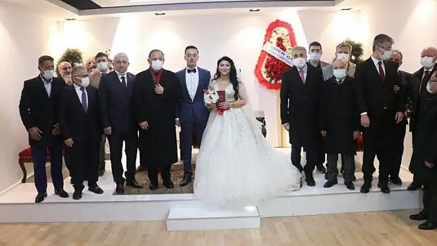 Kayseri'nin ünlü isimlerini bir araya getiren nikah!