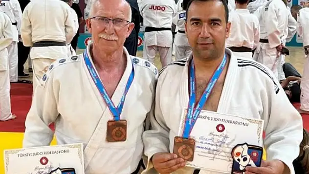 Kayseri'nin veteran judocularından çifte madalya