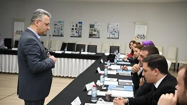 Kayseri OSB'de İhracatta Müşteri Bulma Teknikleri Eğitimi Verildi