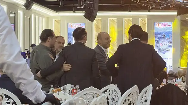 Kayseri OSB Genel Kurulu'nda kafa karıştıran görüntü