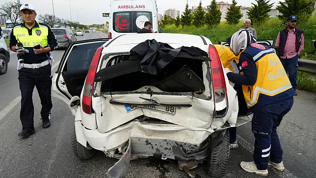 Kayseri plakalı araç Kırıkkale'de kaza yaptı!