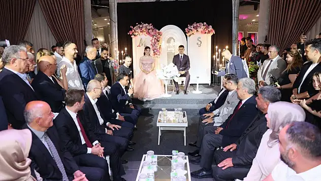 Kayseri protokolü nişanda buluştu! Belediye Başkanı'nın mutlu günü