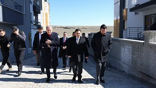 Kayseri protokolü o polisi evinde ziyaret etti
