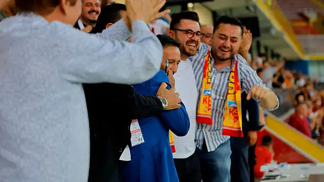 Kayseri protokolü sevinçten dört köşe oldu