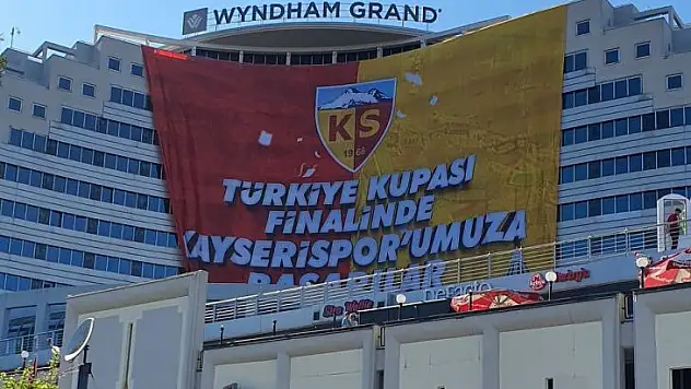 Kayseri Sarı-Kırmızı oldu