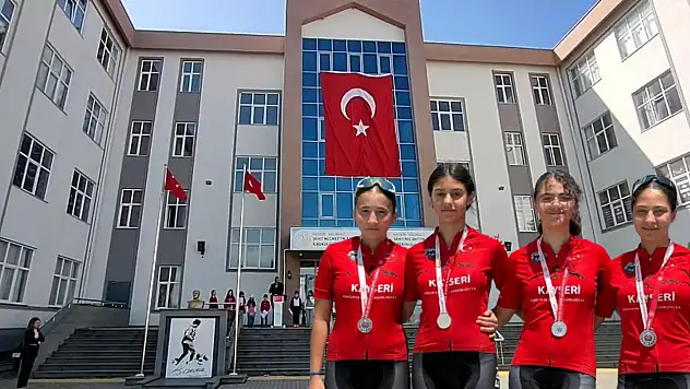 Kayseri Şehit Necmettin Bayraktar Ortaokulundan büyük başarı! Bu kaçıncı