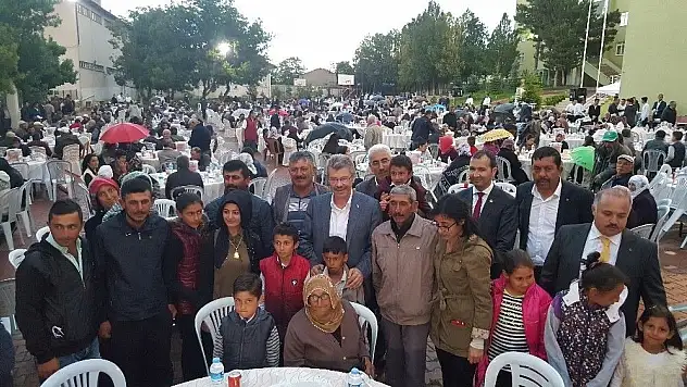 Kayseri Şeker Sofrası Yenifakılı'da yağmur bereketiyle kuruldu