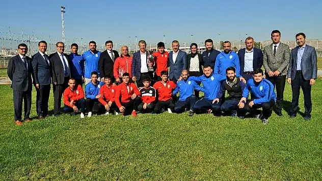 Kayseri Şekerspor Güreş Takımı müzesine bir kupa daha kazandırdı