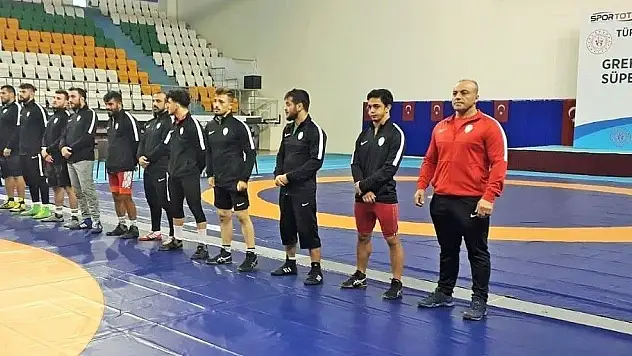Kayseri Şekerspor Güreş Takımı Süper Lig'de Türkiye üçüncüsü oldu
