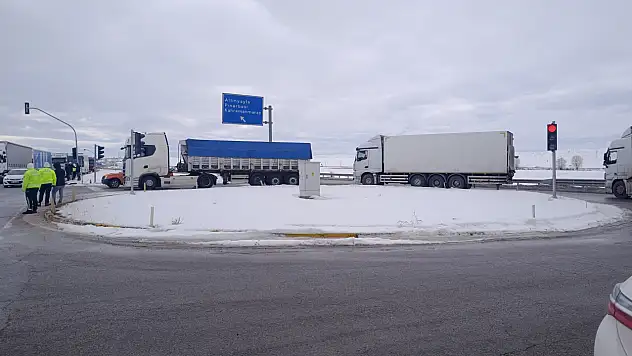 Kayseri-Sivas kara yolu yeniden trafiğe açıldı