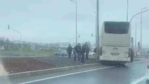 Kayseri Sivas yolunda kaza: Yolcu otobüsü refüje çıktı