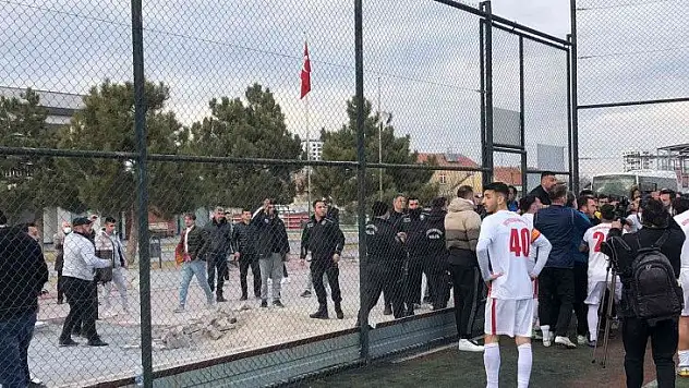 4 futbolcuya ceza verdi.