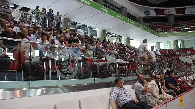 Sonucu merakla beklenen seçim yapıldı