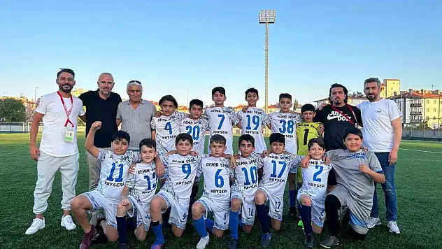 Şampiyon Demirspor!