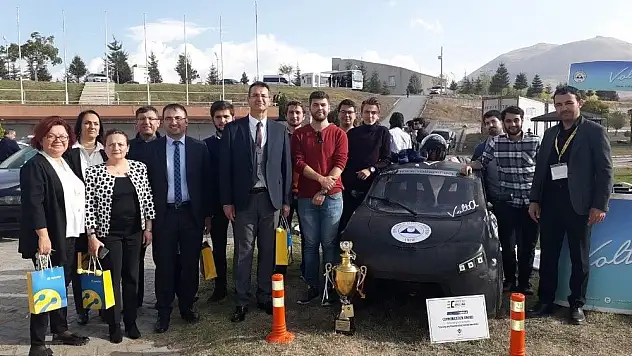 Kayseri Üniversitesi Rektör Yardımcısı Boztosun, 'Güzfest 2018' Etkinliğine Katıldı
