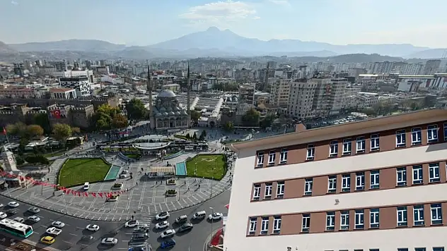 Kayseri'ye 3 katlı yeni okul yapılacak! İmzalar atıldı, yeri belli oldu
