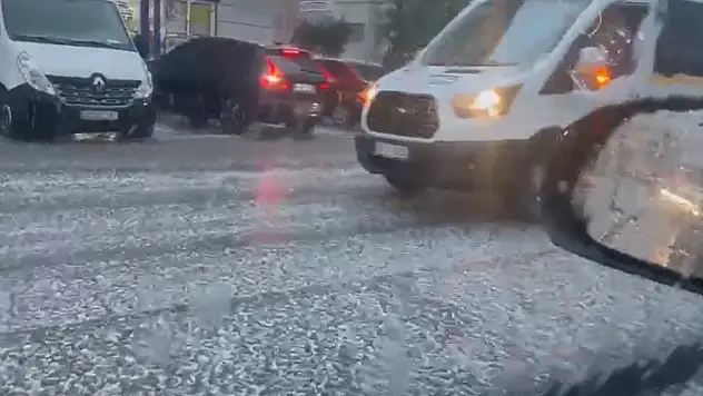 Kayseri'ye dolu böyle yağdı