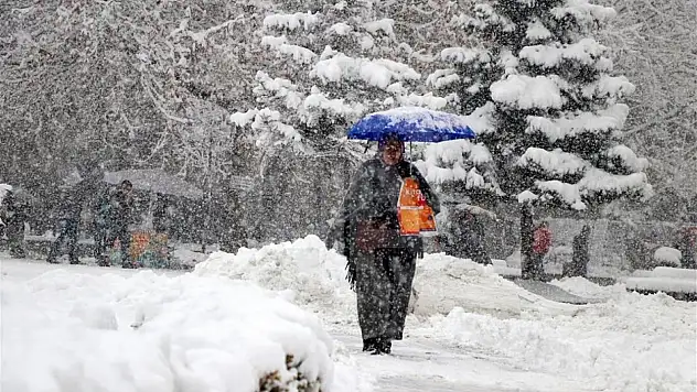 Kayseri'ye kara kış geri geldi