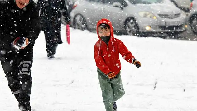 Kayseri'ye lapa lapa kar yağdı